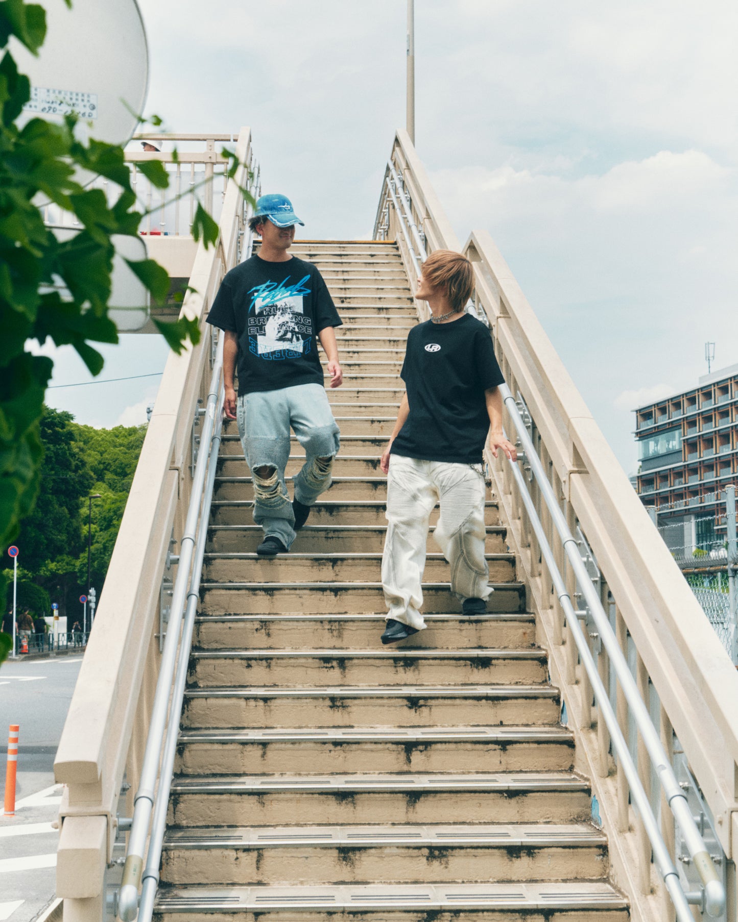 REBEL LOGO TEE / BLACK